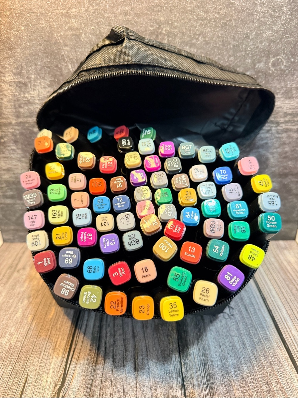 Assorted Dual-Tip Art Markers - Multicolor Set